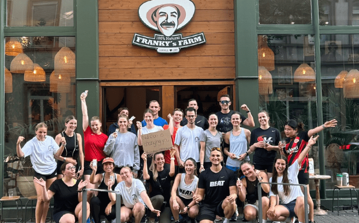 Gruppenbild des Laufs, an dem wir teilgenommen haben. © Monnem Moves