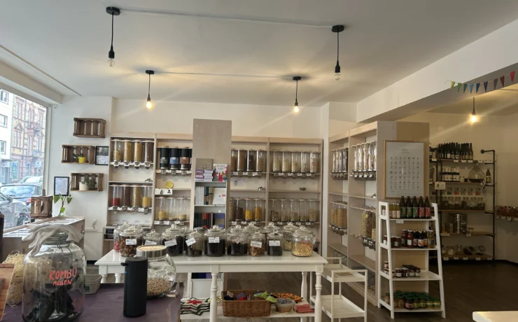 Die Vielfalt an Produkten im Laden ermöglicht sowohl einen Wocheneinkauf als auch Einzeleinkäufe. © Vanessa Müller